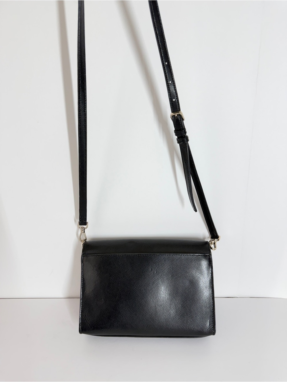 Kate Spade Womens Carson Saffiano Leather Flap Crossbody Bag Black Casual Chic - Picture 2 of 10